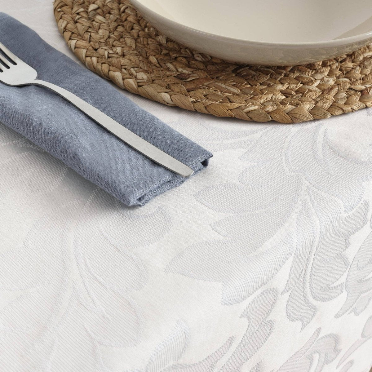 Nappe en jacquard blanc résistant aux taches Acacia 3233 - Beautiful Moment the shop