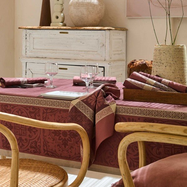 Collection ALICANTE Nappe Jacquard Bois de rose - Beautiful Moment the shop